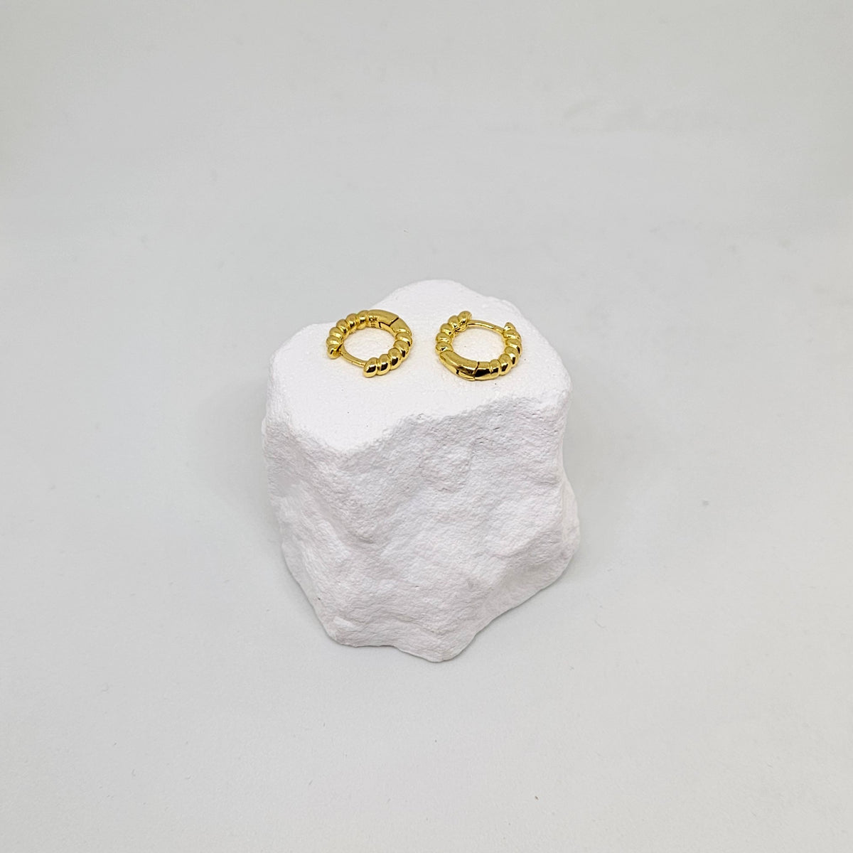 Gold essential hoop earrings photo
