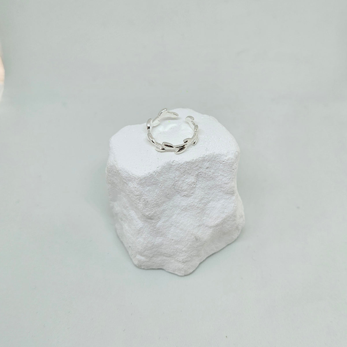 Silver adjustable ring with leaves photo